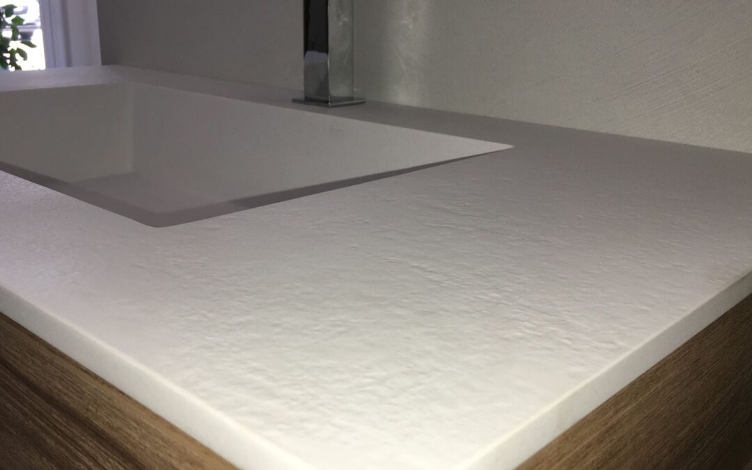 Nuovi arrivi in showroom: top mobile bagno con lavabo effetto stone