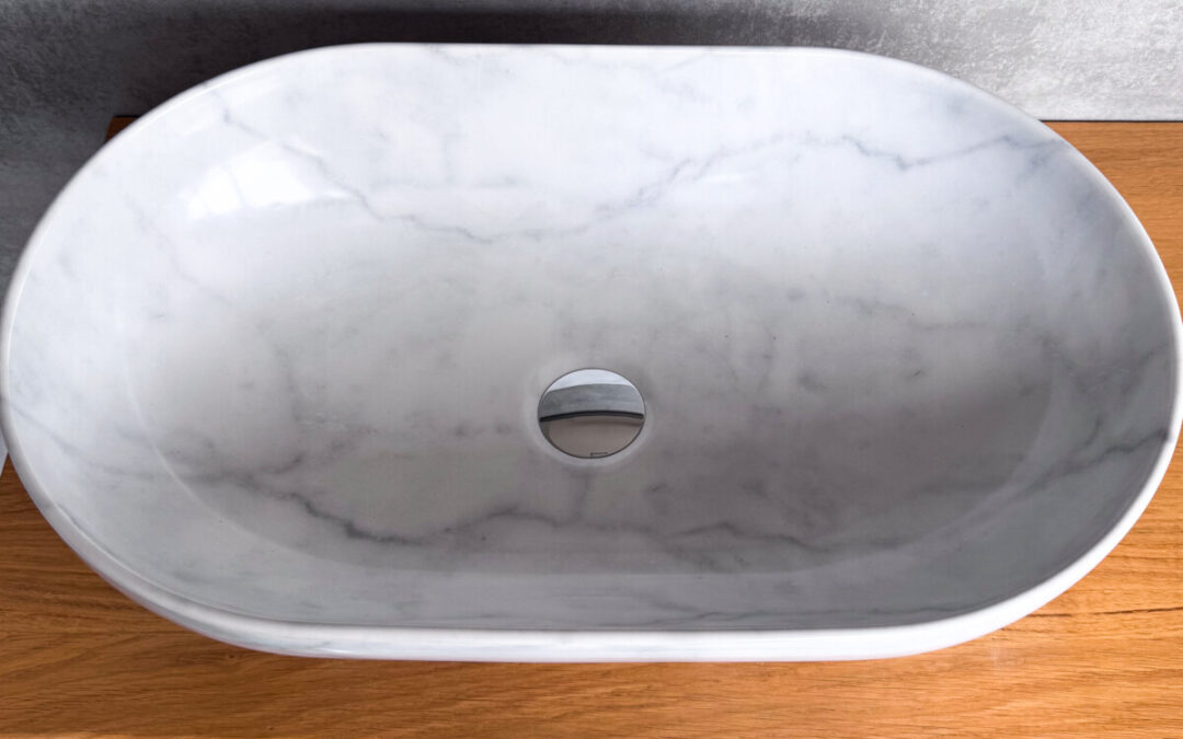 Lavabo effetto marmo in ceramica: la scelta di design per un bagno elegante e resistente